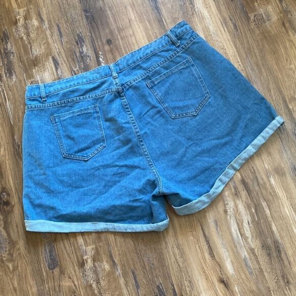 Curve Plus Floral Daisy Embroidered Roll Hem Denim Shorts 3x - Picture 4 of 10